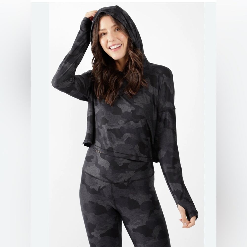 NEW YOGALICIOUS LIGHTWEIGHT SOFT CROPPED HOODIE CROP BLACK GREY CAMO SZ M